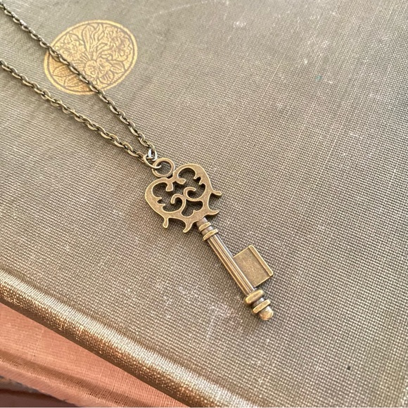 Skeleton Key Pendant Necklace Bronze Vintage Style Handmade - Picture 4 of 5
